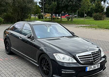 Mercedes-Benz S 500 -