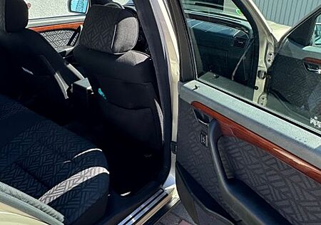 Mercedes-Benz 220 c. W 202.