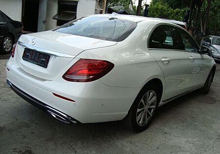 Mercedes-Benz E 200 E 200d EXCLUSIVE Autom. LEDER NAVI KAMERA