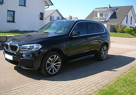 BMW X5 xDrive30d-M Sportpaket-Pano-AHK-Leder-Navi