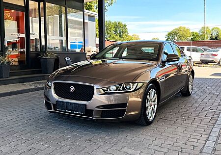 Jaguar XE Pure/Leder/Xenon/20T/Navi/2,0 Ltr./TOP