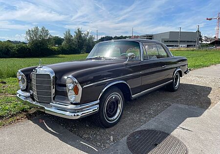 Mercedes-Benz 300 SE