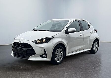 Toyota Yaris 1,5 CVT Hybrid Apple ACC PDC Kam SHZ Spurh