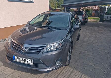 Toyota Avensis Combi 1,8-l-Valvematic Edition Edition