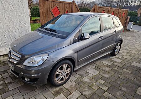 Mercedes-Benz B 180 BlueEFFICIENCY -
