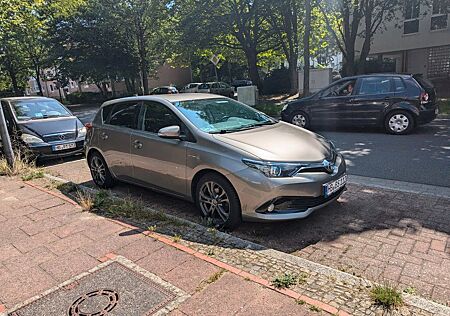 Toyota Auris hybrid 1.8