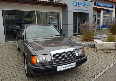 Mercedes-Benz E 300 300E W124 1.Hand Original TÜV+Kundendienst Neu
