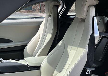 BMW i8 Coupe Pure Impulse *HEAD-UP*20 W-SPEICHEN*KAM