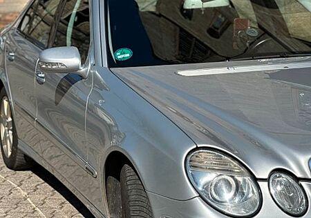 Mercedes-Benz 220 E220
