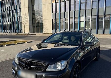 Mercedes-Benz C 250 BlueEFFICIENCY Coupé Autom. - AMG Line