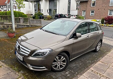 Mercedes-Benz B 200 -