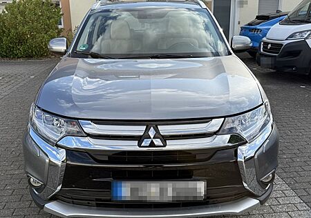 Mitsubishi Outlander 2.2 DI-D 4WD Aut. 4WD+7-Sitzer+Kamera