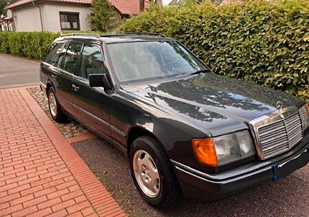 Mercedes-Benz 230 T Modell mit super Ausstattung