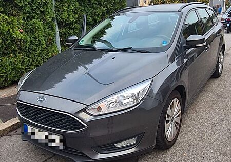 Ford Focus TÜV bis 04/25 Baujahr 12/2015