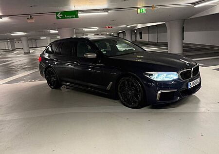 BMW M550d xDrive Touring/PANO/HUD/360*/AHK/2.HAND