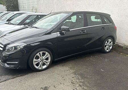 Mercedes-Benz B 200 d Edition B Autom Navi PTS LED