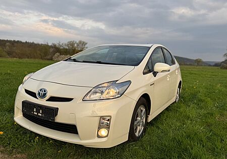Toyota Prius 1.8-l-VVT-i.   TÜV NEU