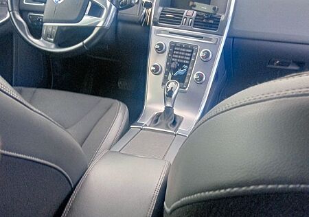 Volvo XC 60 XC60 D5 AWD Momentum Geartronic Momentum