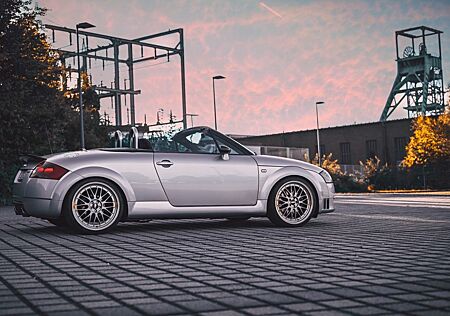 Audi TT Roadster 1.8T quattro 165 kW -