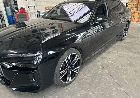 BMW M760 e xDrive MSport Iconic Cinema Lounge
