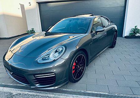 Porsche Panamera GTS GTS