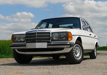 Mercedes-Benz 230 230E / W123