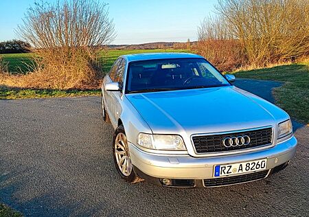 Audi A8 3.7 quattro tiptronic -