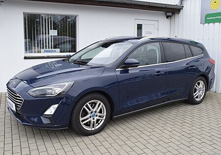 Ford Focus 2.0 Titanium AHK LED AppLink Std.HZ ACC
