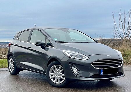 Ford Fiesta 125PS Titanium/Unfallfrei/8fach bereift
