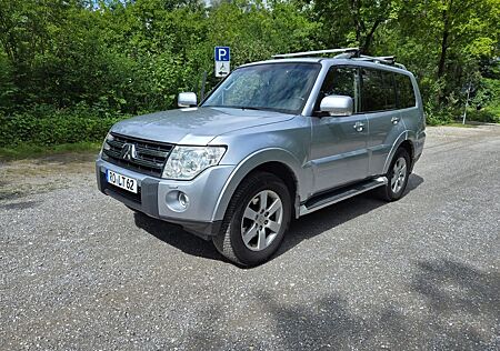 Mitsubishi Pajero 3,2 DI-D Invite Invite 7-Sitze
