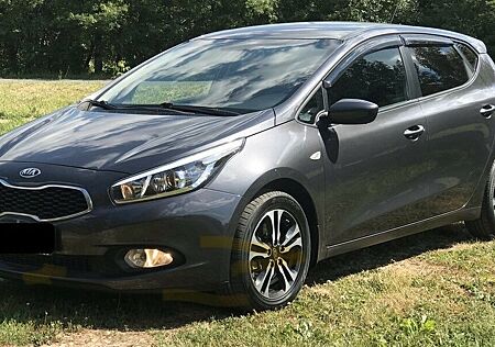 Kia Cee'd / Ceed 1.4 CVVT Attract Attract