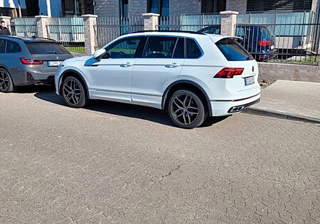 VW Tiguan Volkswagen 2.0 TSI OPF 140kW DSG 4MOTION R-Line ...