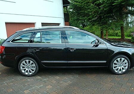 Skoda Superb Automatik 2.0 TDI DSG Elegance Kombi