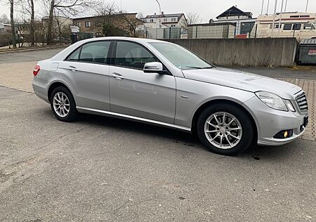 Mercedes-Benz E 220 CDI BlueEfficiency*Navi*Klima*Sitzh*PDC