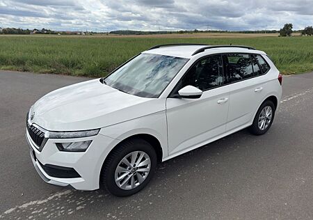 Skoda Kamiq 1.0 TSI 81kW / 110 PS Fresh in Candy Weiß
