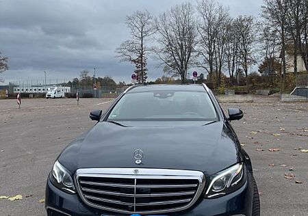 Mercedes-Benz E 220 d 4MATIC T Autom. -