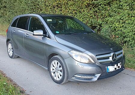 Mercedes-Benz B 180 -