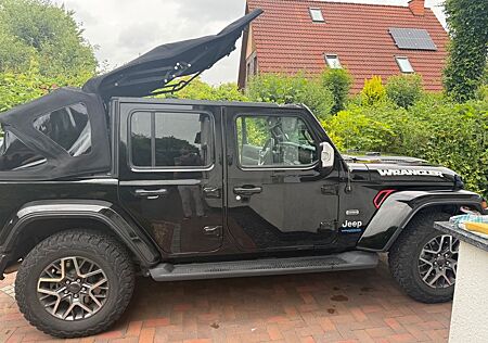 Jeep Wrangler 4xe Sahara mit elektrischem Dach