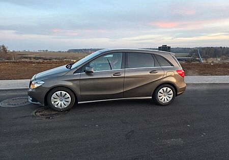 Mercedes-Benz B 180 BlueEFFICIENCY - 8 Fach Bereift