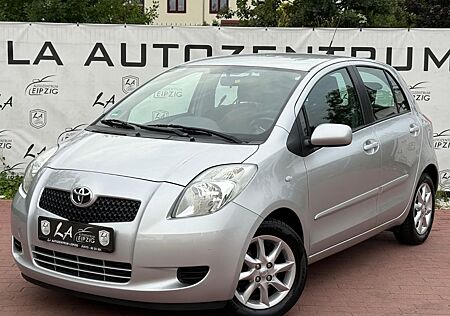 Toyota Yaris Sol 1HAND*PDC*AUTOMATIK*KLIMA*WENIG KM*TÜV