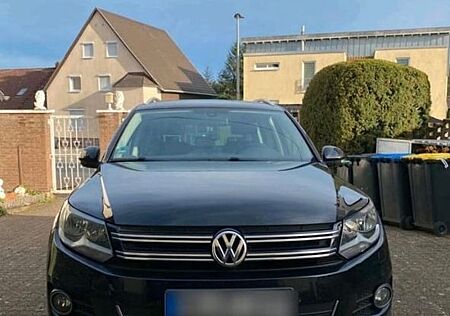 VW Tiguan Volkswagen 2.0 TDI BlueMotion Tech Sport & Style