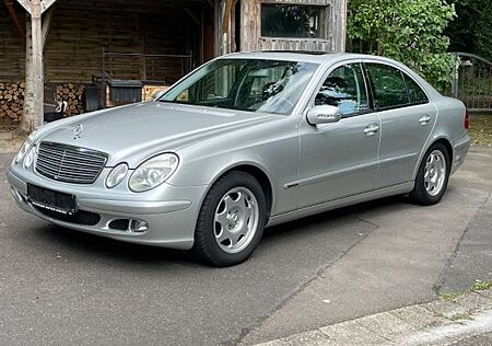 Mercedes-Benz E 200 KOMPRESSOR CLASSIC Classic