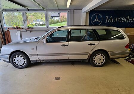 Mercedes-Benz E 320 T 4MATIC ELEGANCE Elegance