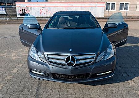 Mercedes-Benz E 220 Coupé CDI BlueEFFICIENCY ELEGANC...