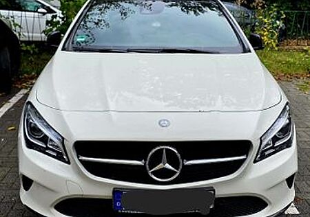 Mercedes-Benz CLA 180 -
