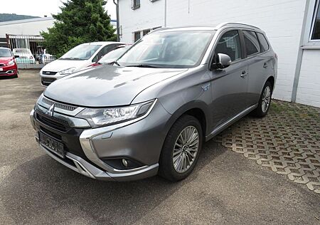 Mitsubishi Outlander PHEV Spirit 4WD Navigationssystem