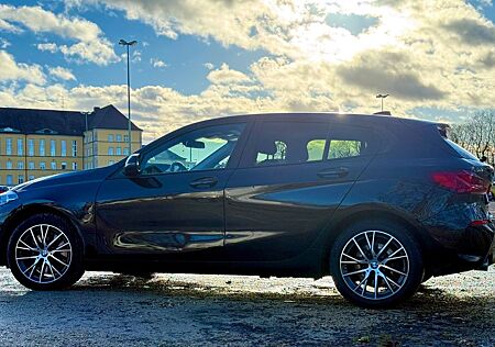 BMW 120i Automatik / EZ: 10/2023 / TOP-Ausstattung