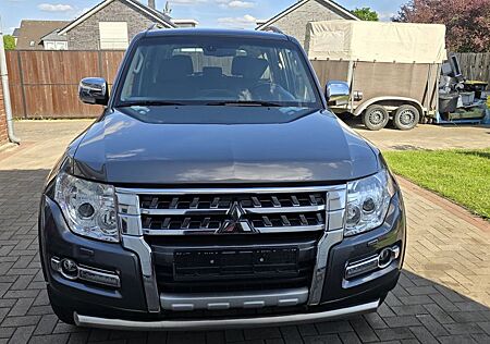 Mitsubishi Pajero 3,2 DI-D 4WD Automatik -
