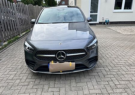 Mercedes-Benz B 200 DCT -