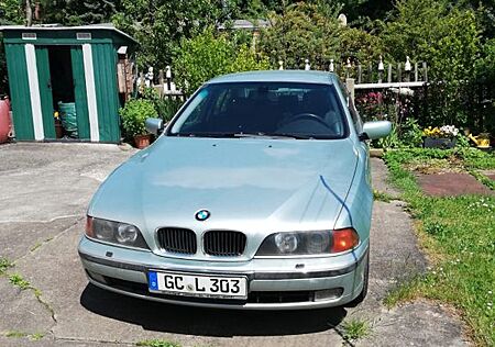 BMW 528i Auto